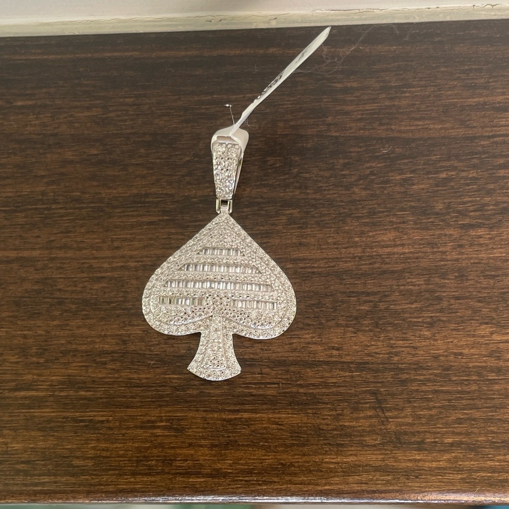 Stunning Sterling Silver Spade with Moissanitr  diamonds - Picture 5 of 5